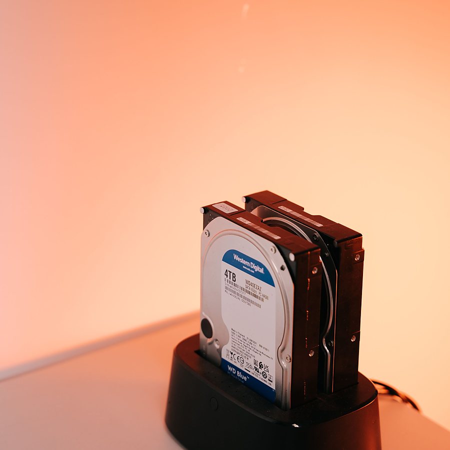 Disques durs externes sur une station d'accueil